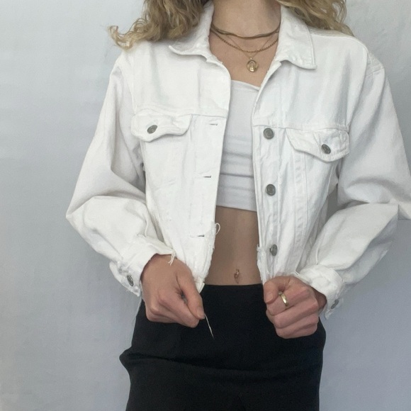 Stylish White Oversized Fit Denim Jacket - Picture 3 of 9